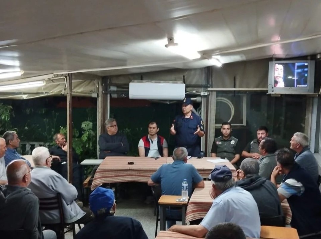 Jandarma ekipleri Pınarhisar&rsquo;da vatandaşları bilgilendirdi
