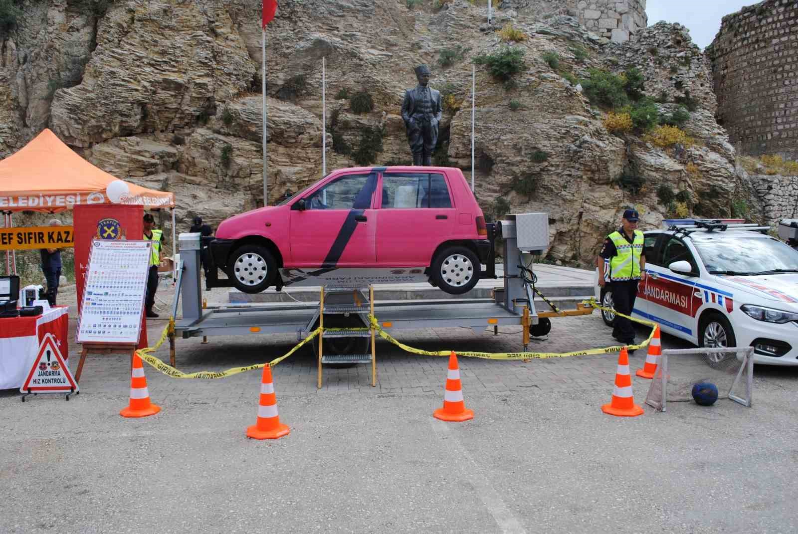 Çocuk şenliği renkli görüntülerle kutlandı
