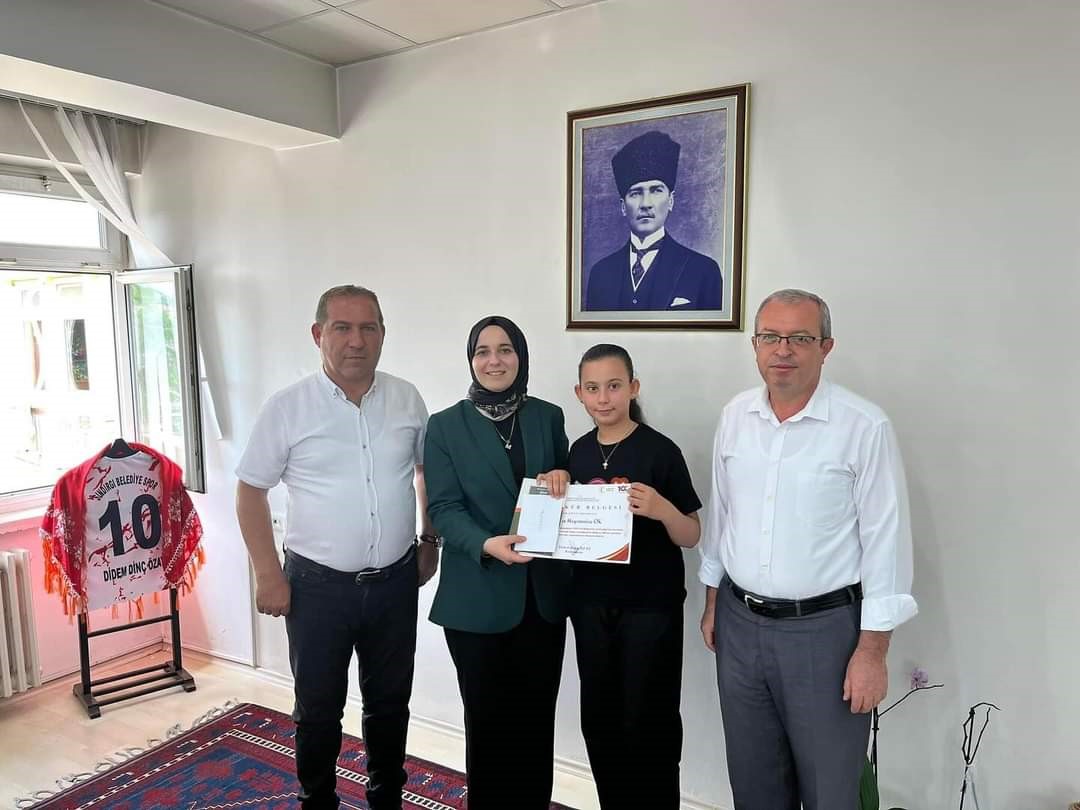 Bursluluk Sınavında T&uuml;rkiye Birincisi Sındırgı&rsquo;dan
