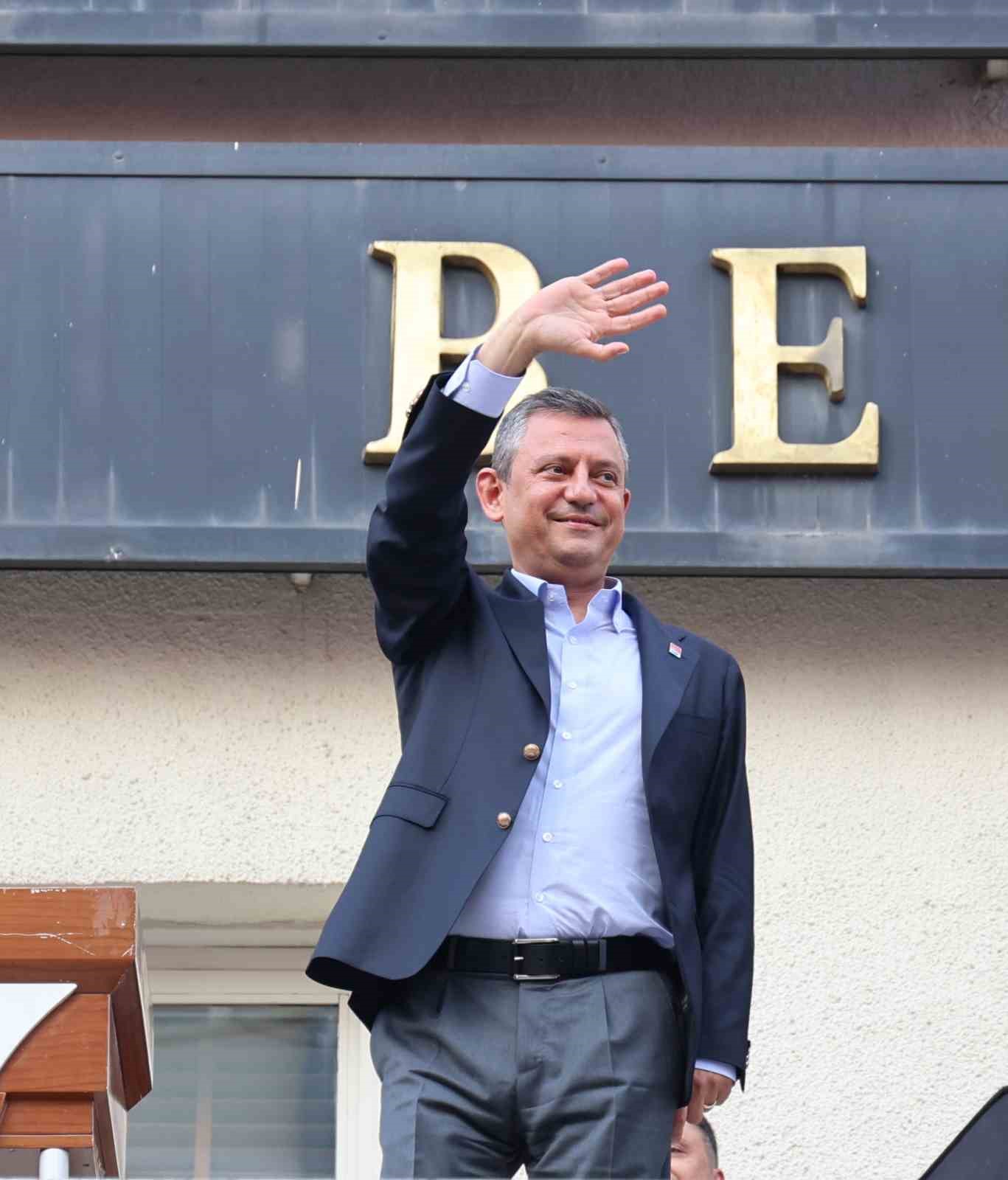 CHP Genel Başkanı Özel: “Emekliye bayram ikramiyesi 1 asgari ücret verilsin”