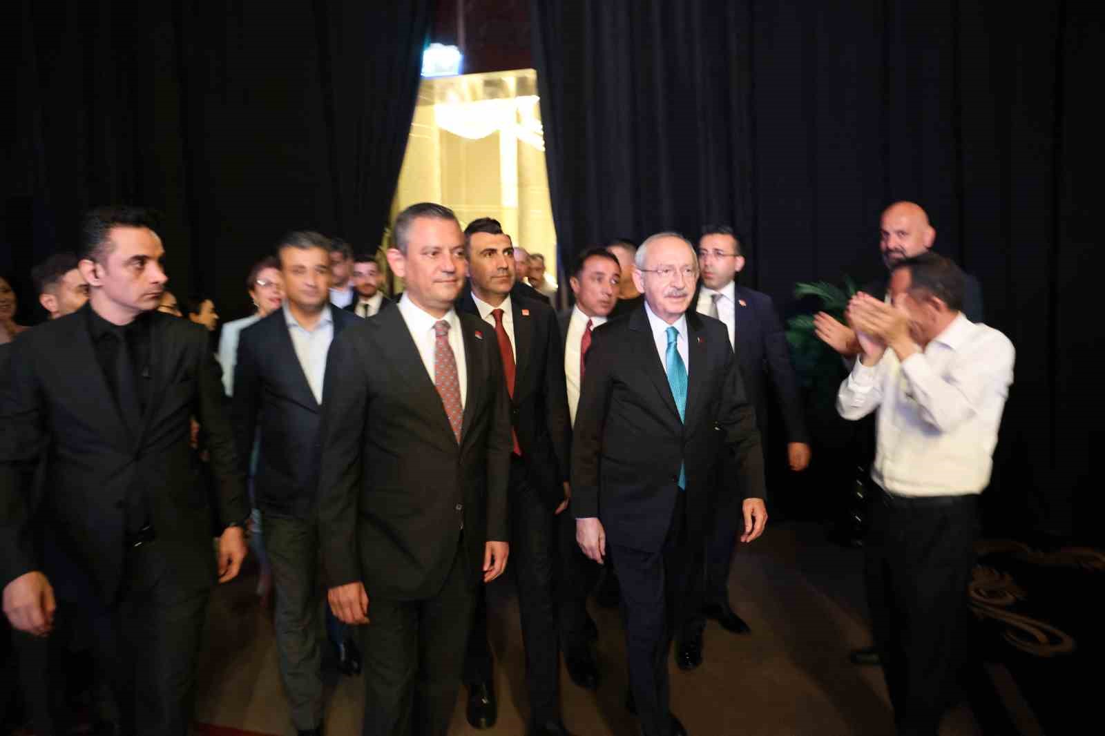 Kemal Kılıçdaroğlu ve Özgür Özel, Adana'da nikah şahidi oldu İhlas Haber Ajansı