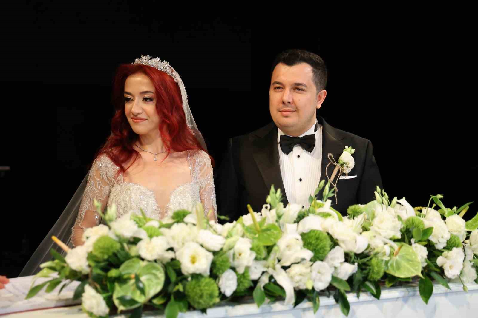 Kemal Kılıçdaroğlu ve Özgür Özel, Adana’da nikah şahidi oldu