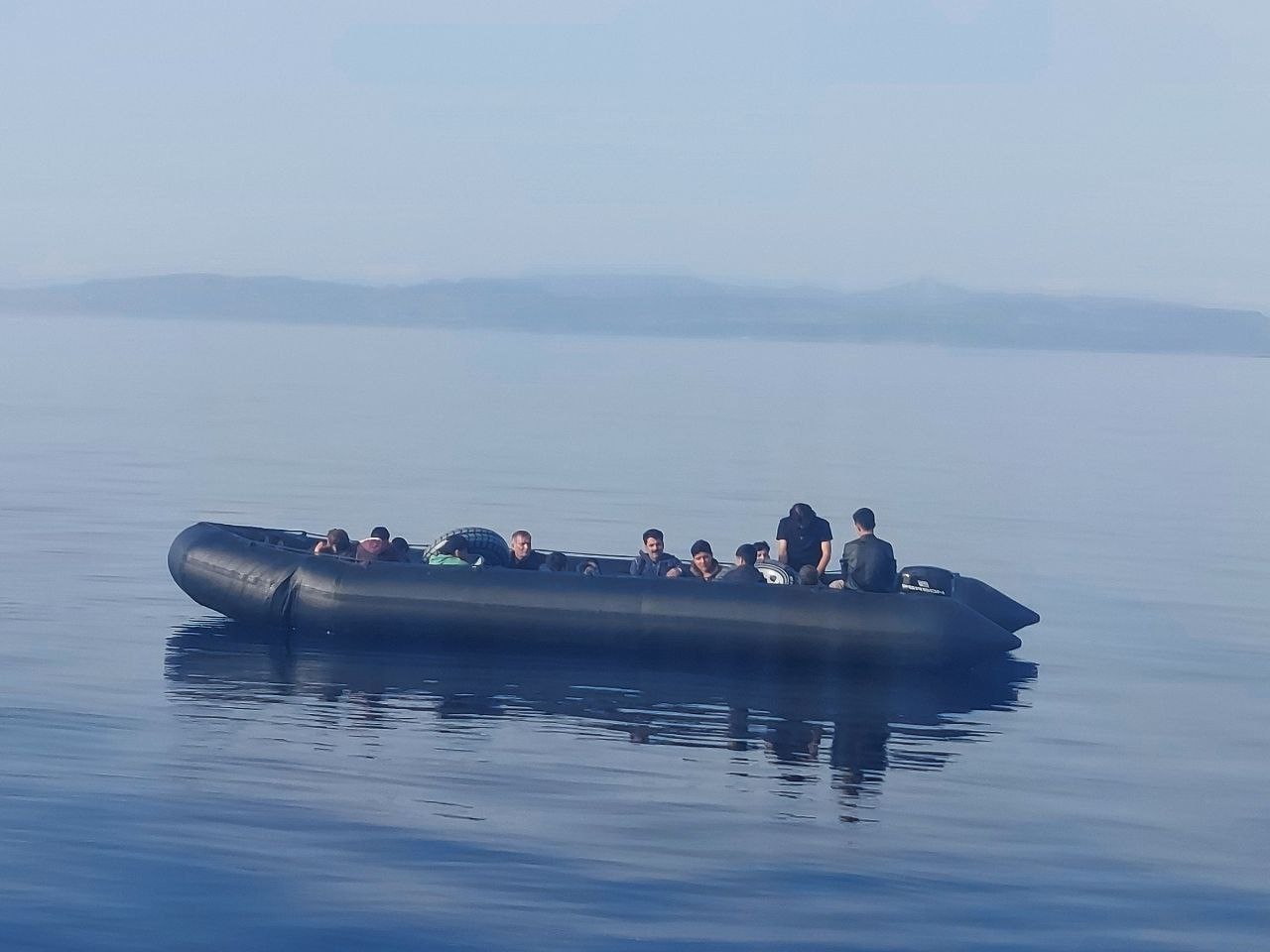 Balıkesir açıklarında 9'u çocuk 22 düzensiz göçmen kurtarıldı İhlas Haber Ajansı