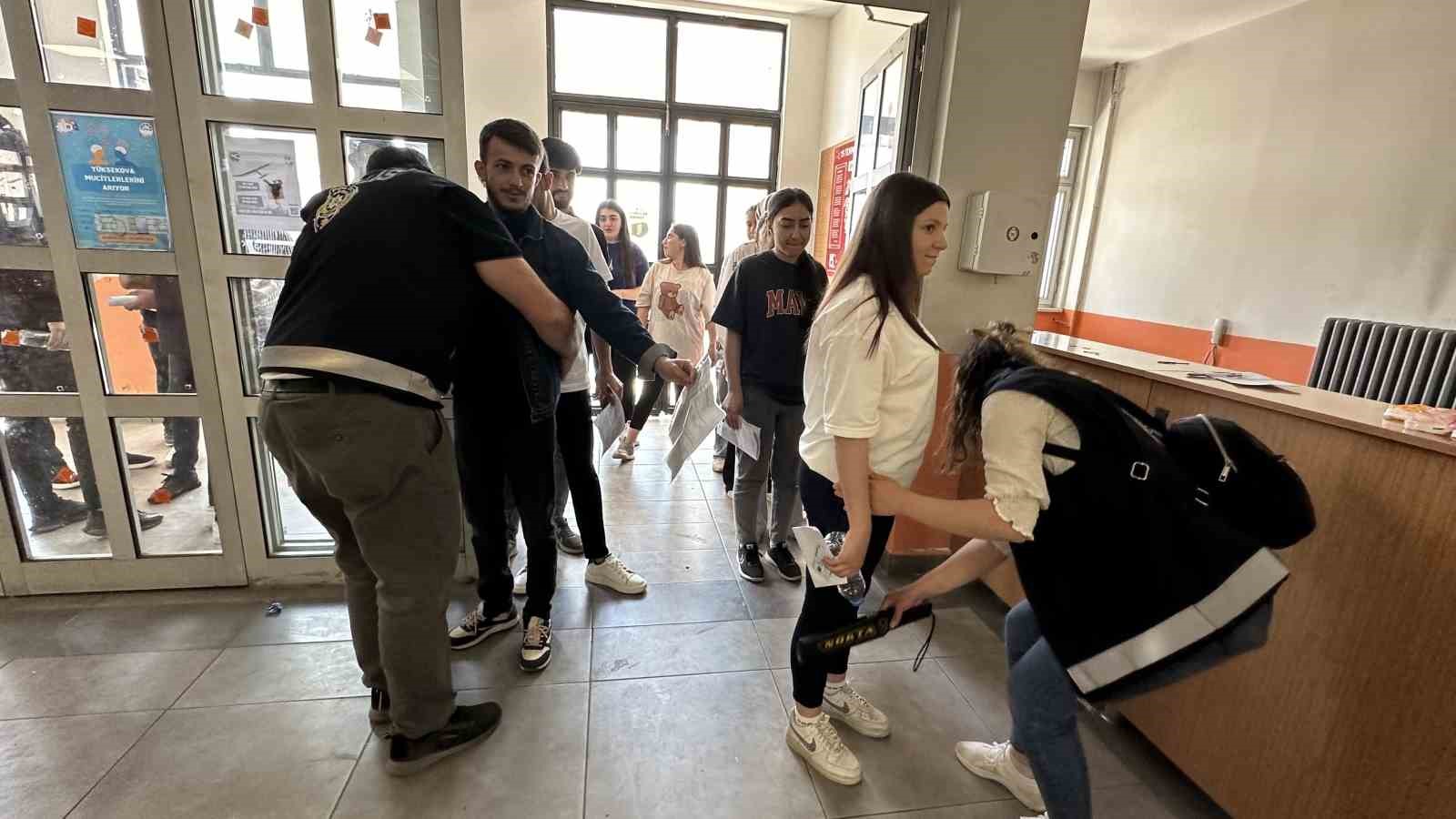 Y&uuml;ksekova&rsquo;da YKS heyecanı başladı
