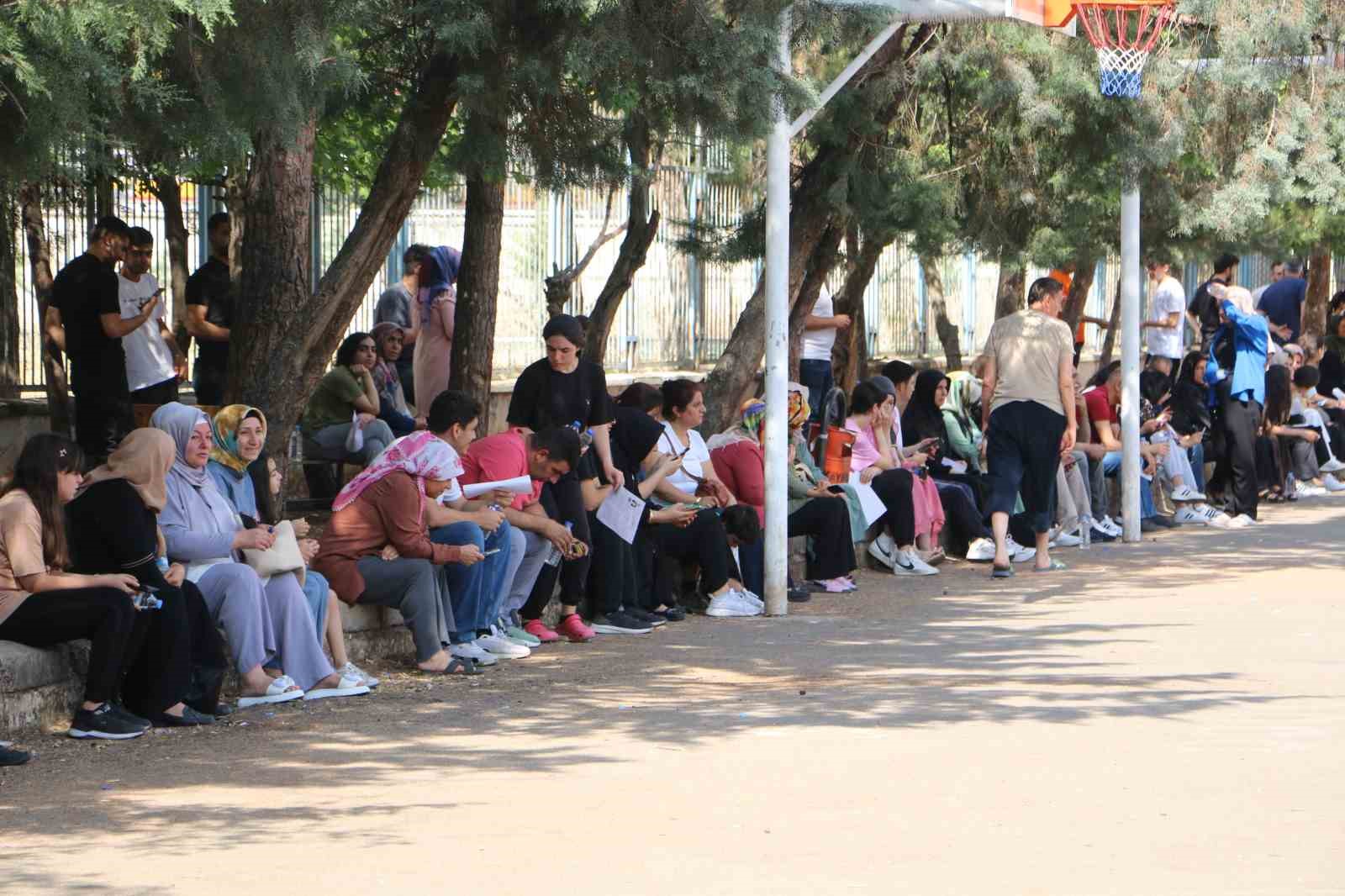 Sınava 10 dakika ge&ccedil; kaldı, &ldquo;&Ouml;SYM&rsquo;nin sisteminde başka okul yazıyordu&rdquo; dedi
