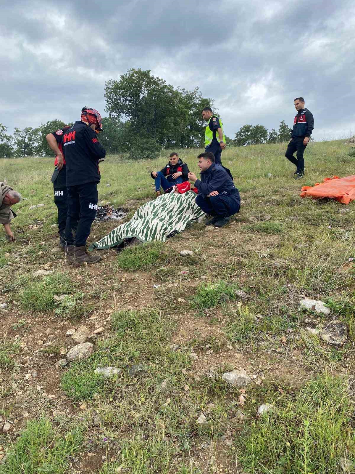 Ormanlık alanda kaybolan yaşlı kadın helikopterle kurtarıldı