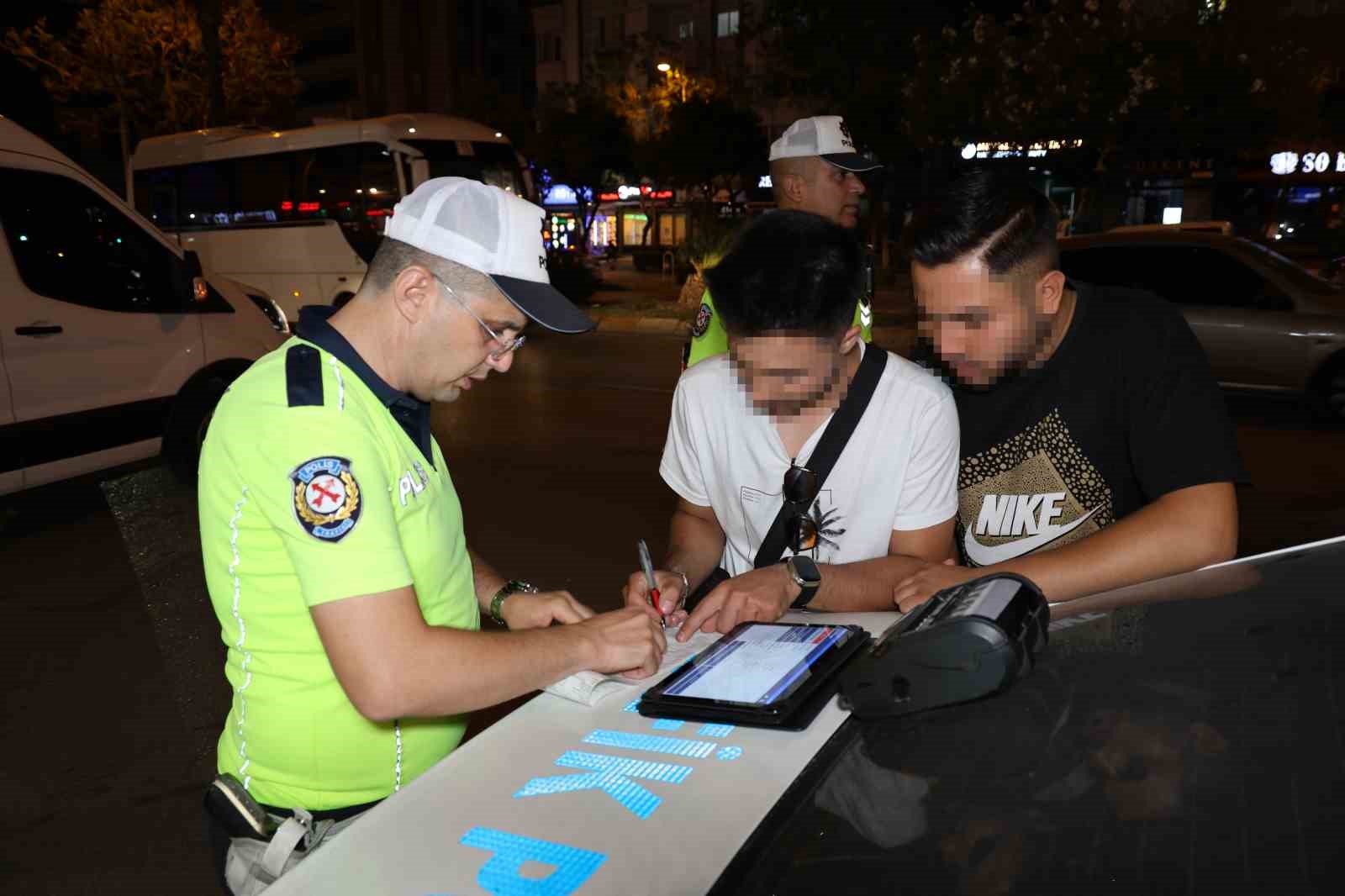 Adana&rsquo;da trafik magandaları ceza yağmuruna tutuldu: 462 bin 800 TL para cezası uygulandı
