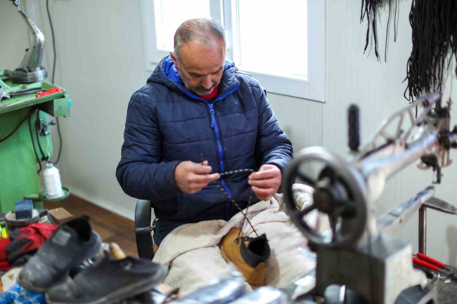 T&uuml;rk Kızılay, depremden etkilenen k&uuml;&ccedil;&uuml;k işletmelere 98,9 milyon lira destek sağladı
