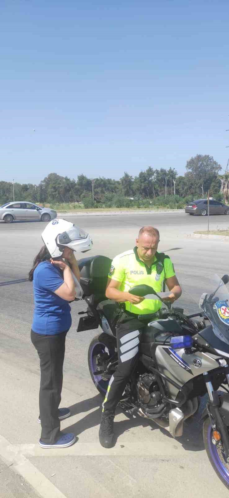 Yanlış sınav yerine gelen &ouml;ğrencinin imdadına trafik polisi yetişti
