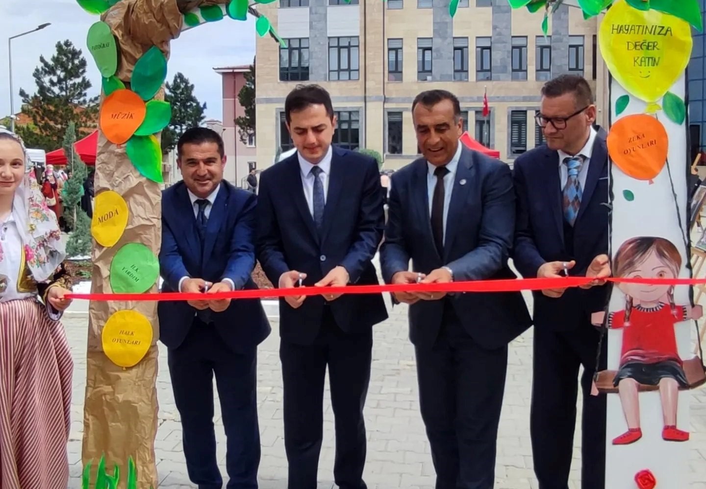 Altıntaş’ta "Kadın Emeği" temalı yılsonu sergisi