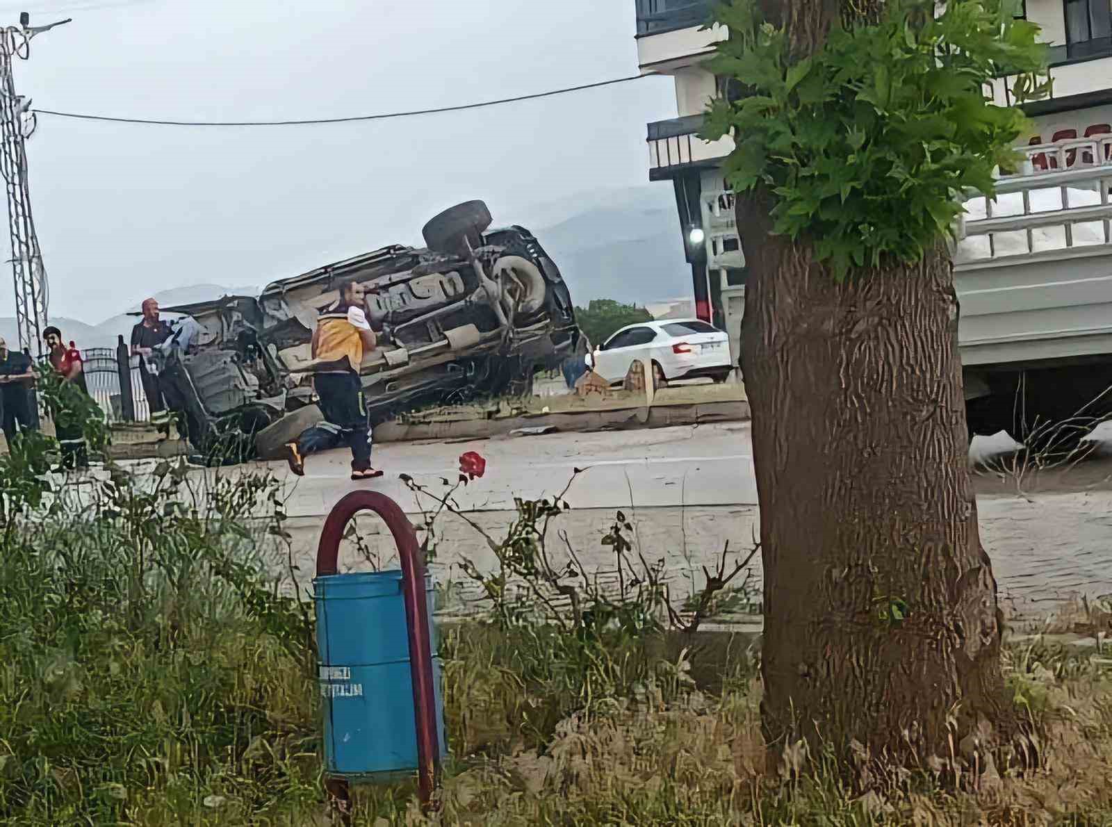 Kontrolden çıkan araç takla attı: 2 yaralı