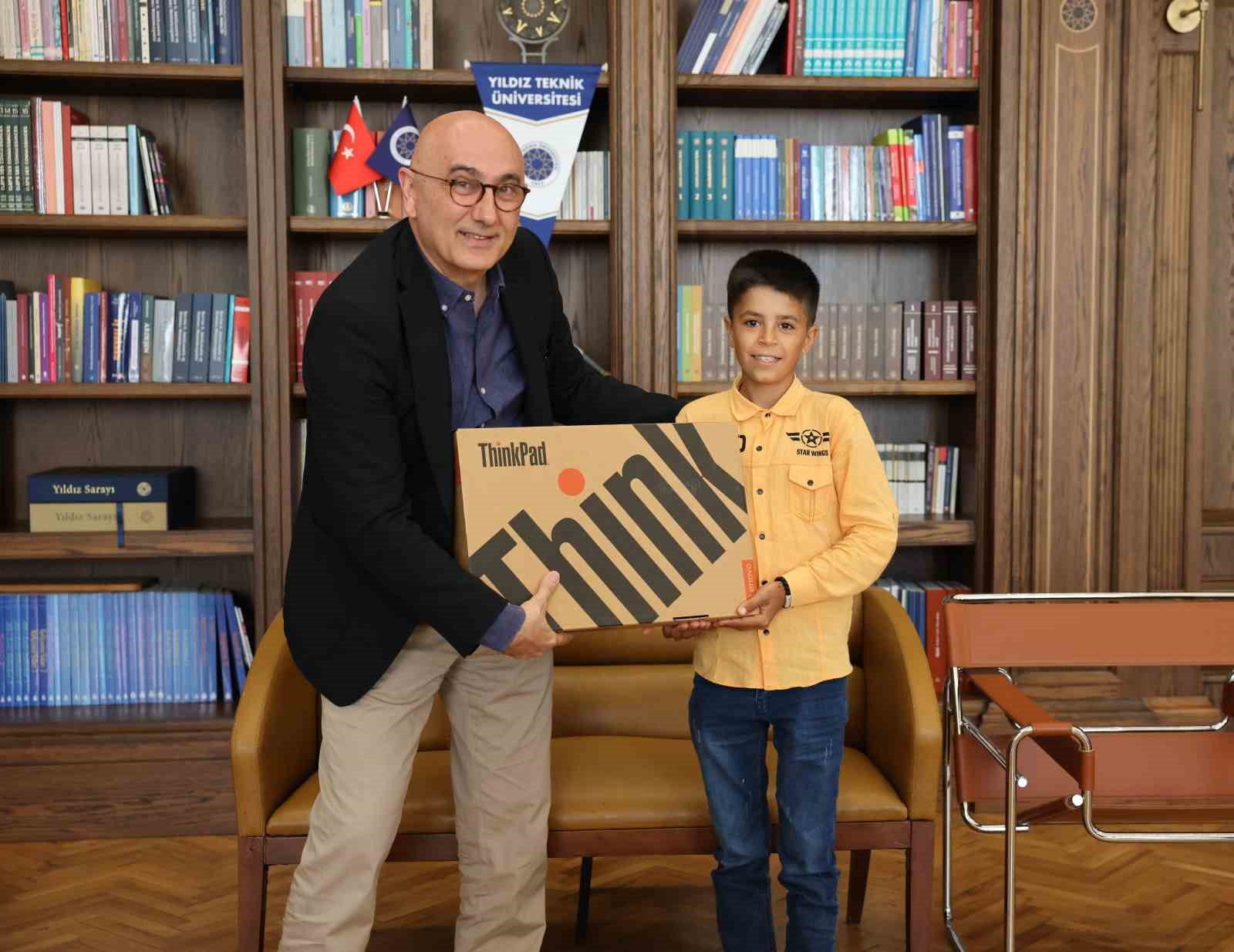 Mekatronik m&uuml;hendisi olmak isteyen 13 yaşındaki Aram&rsquo;a b&uuml;y&uuml;k jest
