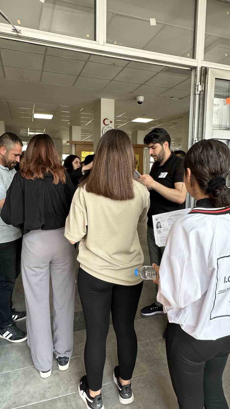 Y&uuml;ksekova&rsquo;da YKS&rsquo;nin ikinci oturumu başladı
