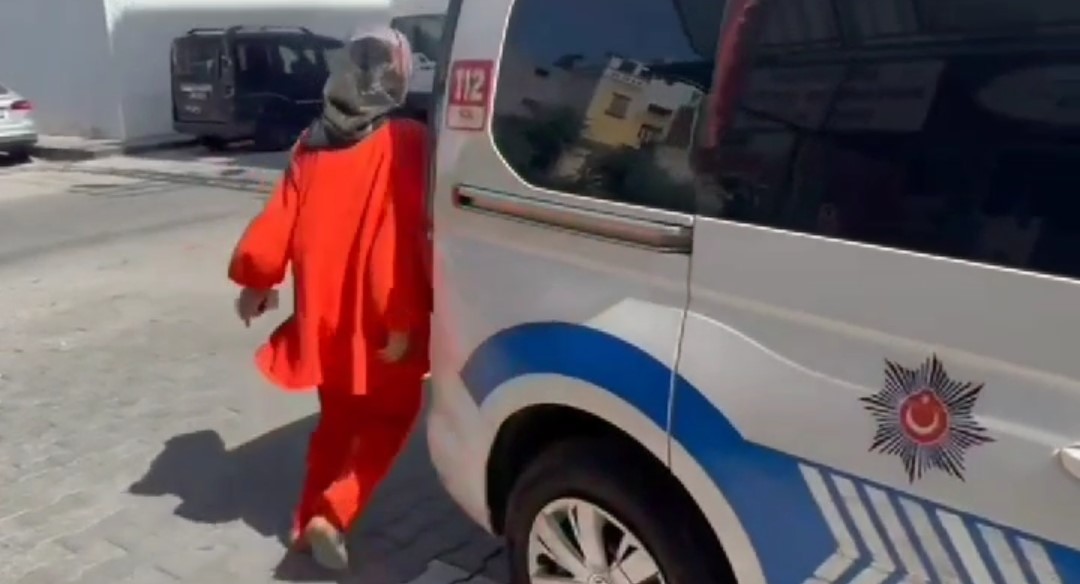 Kimliği kaybolan adayın imdadına Seyhan polisi yetişti
