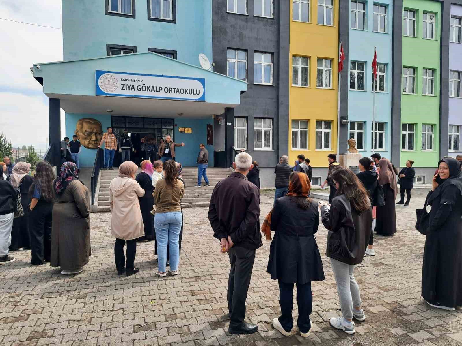 Kars&rsquo;ta YSK sınavının 2&rsquo;inci oturumu başladı
