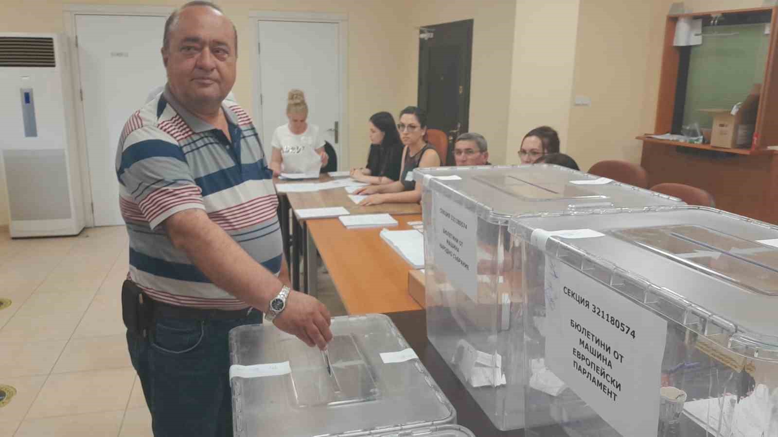 Bulgaristan se&ccedil;imleri i&ccedil;in Bursa&rsquo;da oy kullanma işlemi devam ediyor
