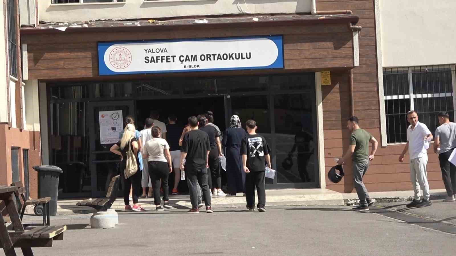 Yalova’da kimliğini unutan öğrencinin yardımına jandarma yetişti
