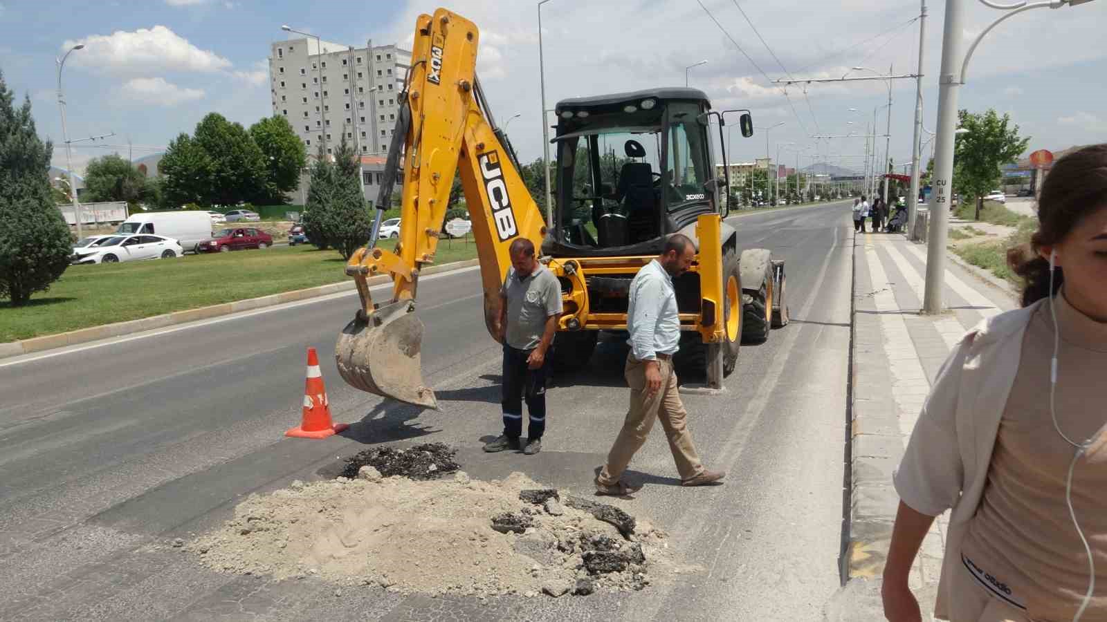 Malatya&rsquo;da yolda &ccedil;&ouml;kme meydana geldi
