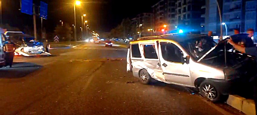 Edremit&rsquo;te kaza: 4 yaralı
