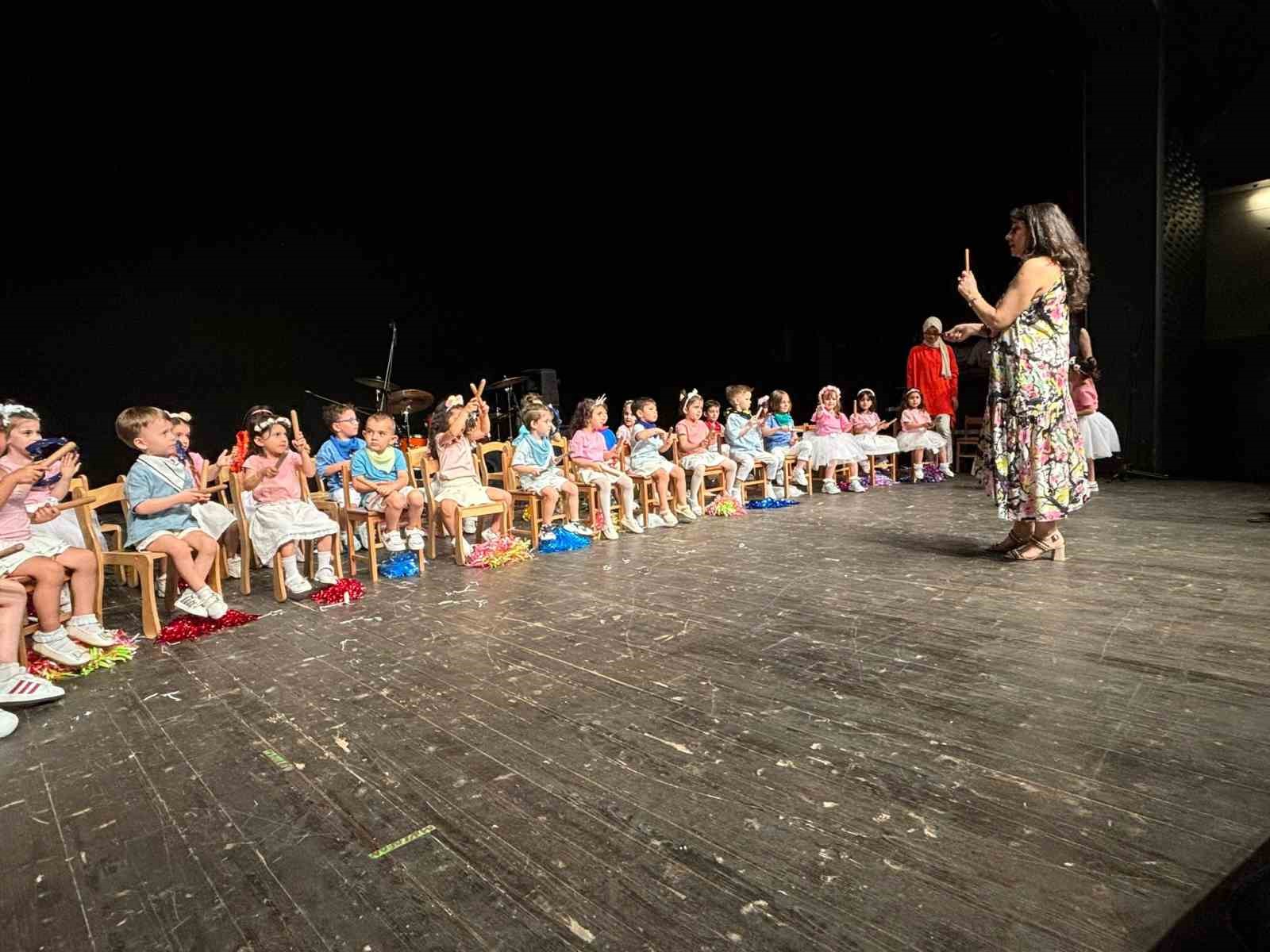 Gaziosmanpaşa Sanat Akademisi&rsquo;nde yıl sonu etkinliği d&uuml;zenlendi
