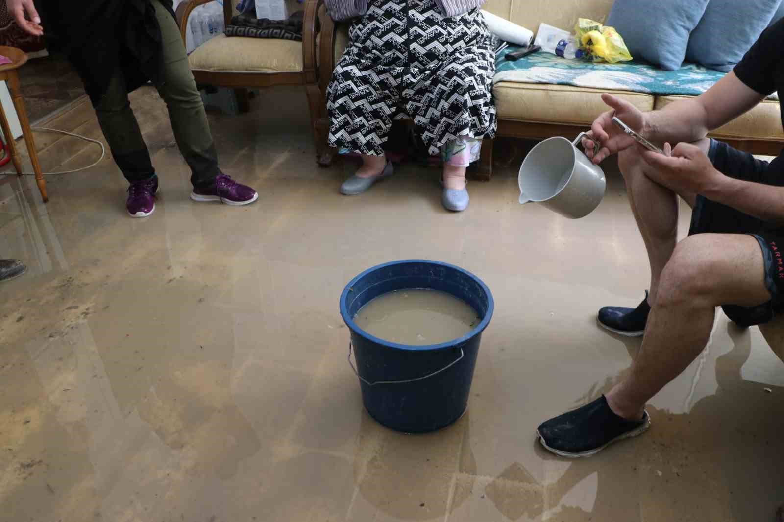 Ankara&rsquo;da sel sonrası su basan evlerde tahliye &ccedil;alışmaları devam etti
