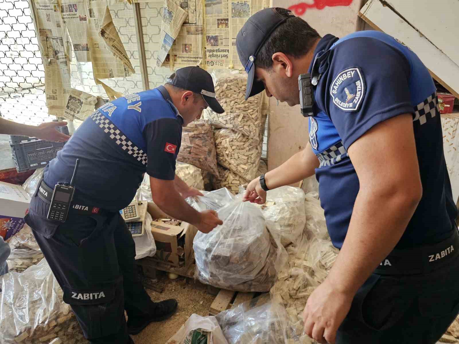 Gaziantep&rsquo;te bayram &ouml;ncesi tarihi ge&ccedil;miş 5 ton şekerleme ele ge&ccedil;irildi
