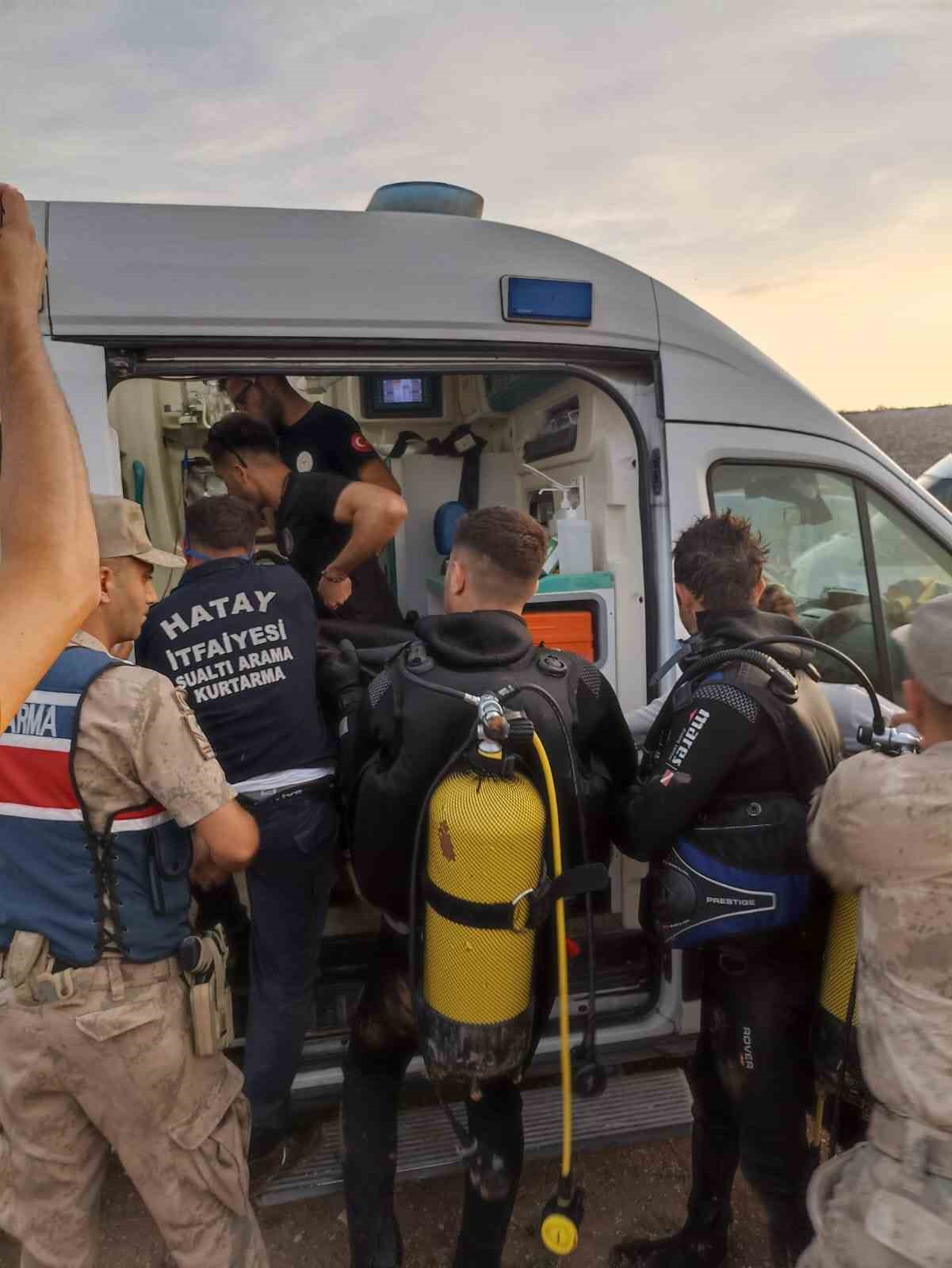 Serinlemek için girdiği barajda boğuldu
