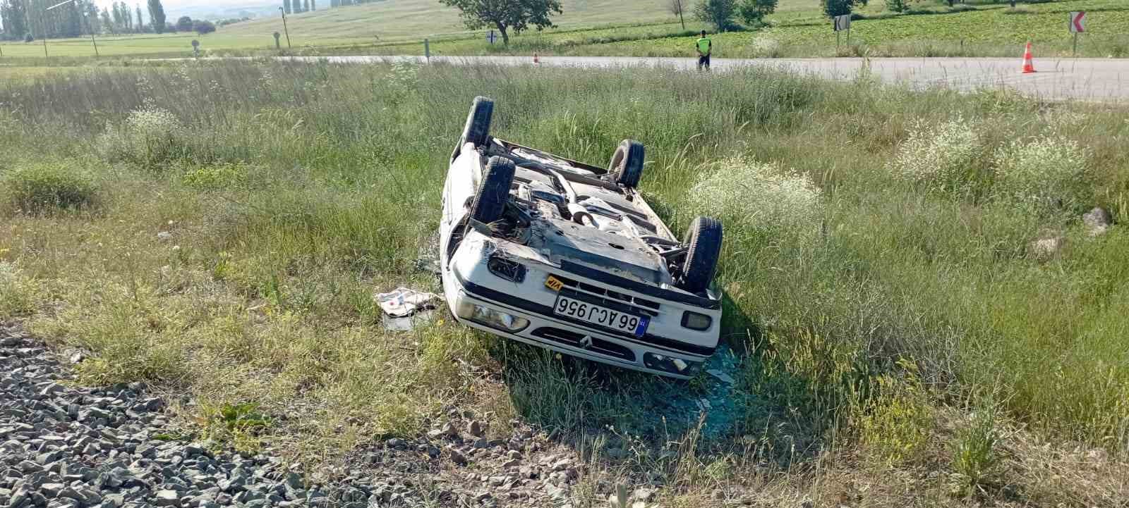 Tokat’ta ters dönen araçtan sağ kurtuldular
