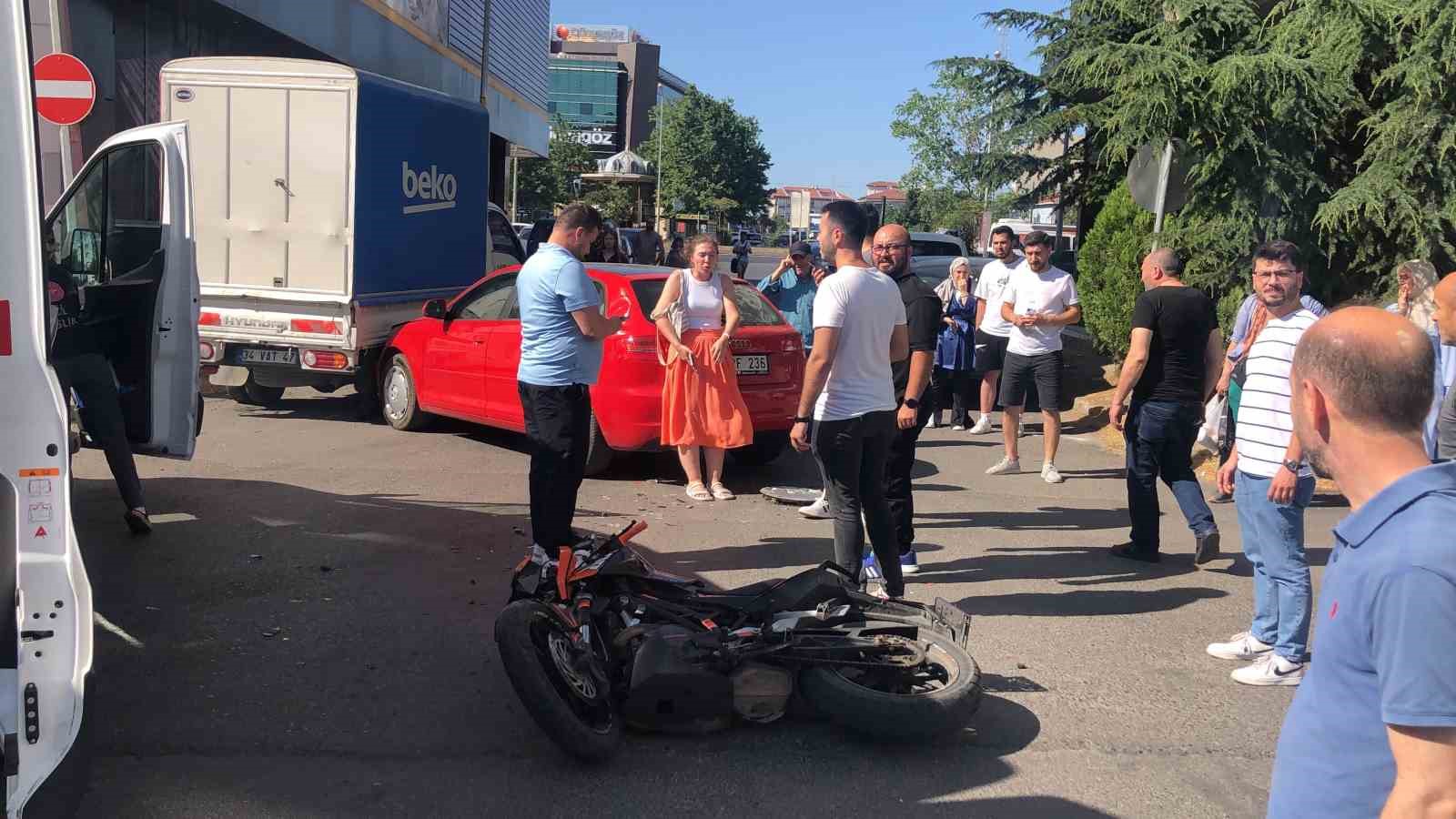 Tekirdağ&rsquo;da motosikletle otomobilin &ccedil;arpıştığı kaza kamerada
