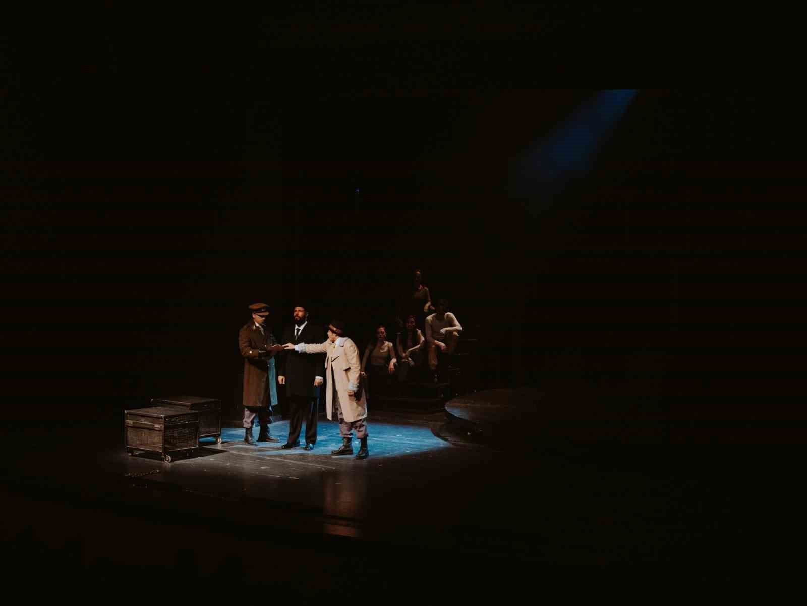 Yeşil&ccedil;am&rsquo;ın efsane ismi Ediz Hun Samsun&rsquo;da sanatseverlerle buluştu
