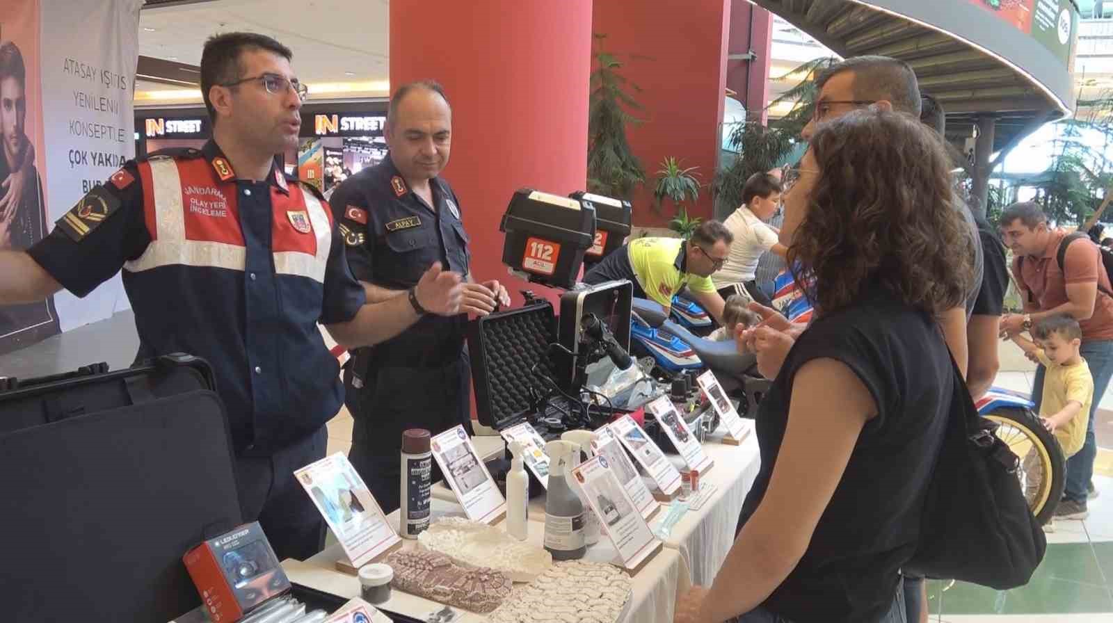 K&uuml;tahya&rsquo;da jandarma ekiplerinden tanıtım ve bilgilendirme etkinliği
