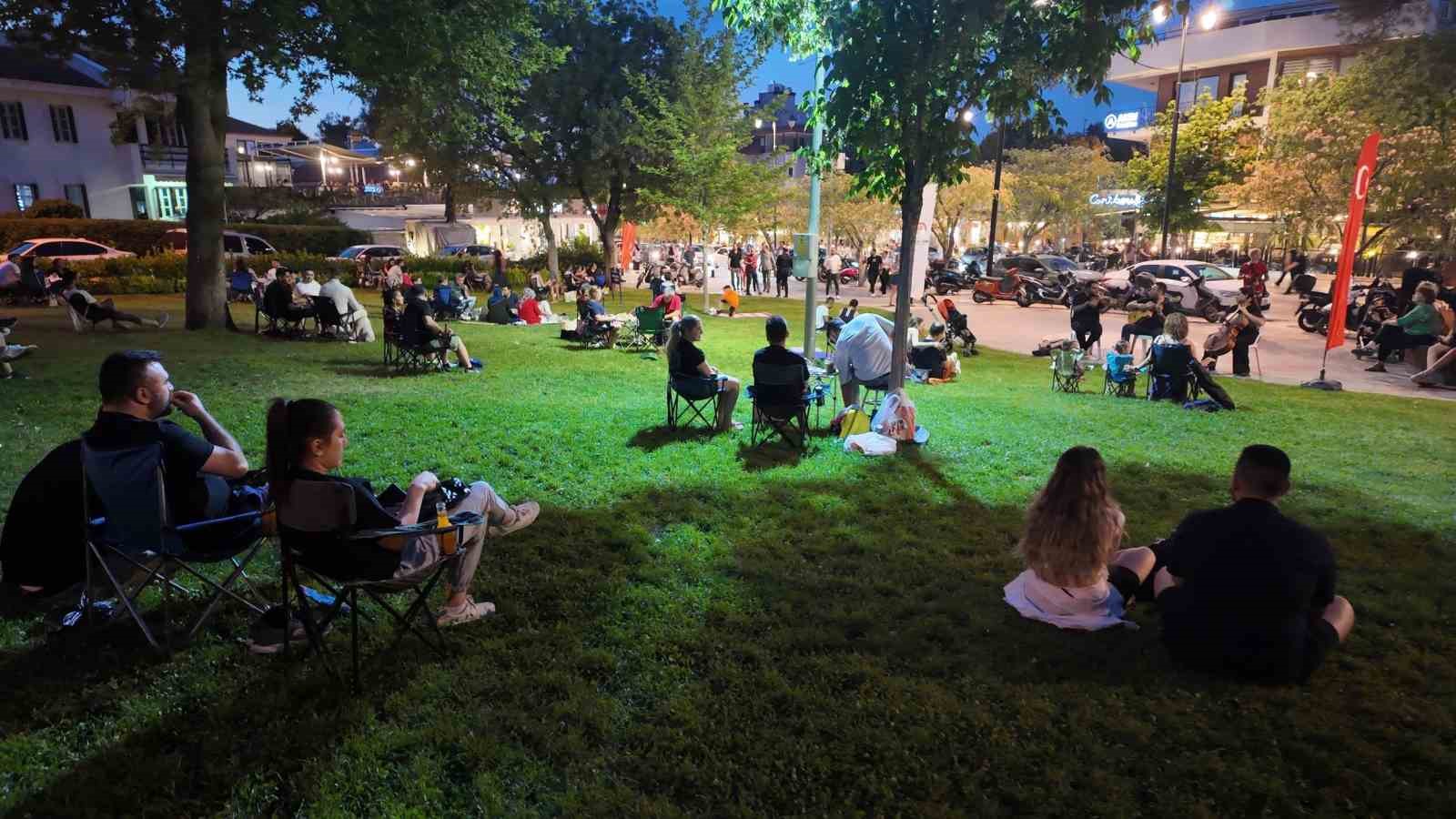 Denizli&rsquo;nin sokak, park ve meydanlarında k&uuml;lt&uuml;r sanat r&uuml;zgarı esiyor
