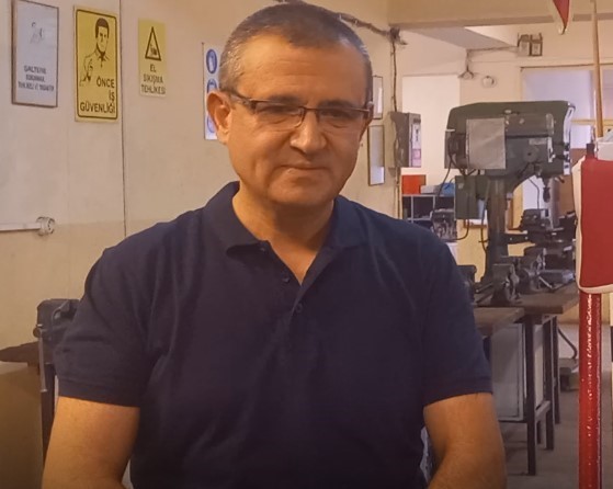 Gediz&rsquo;de meslek lisesi &ouml;ğretmen ve &ouml;ğrencilerinin yaptığı g&uuml;neş enerjisi ile &ccedil;alışan ara&ccedil;
