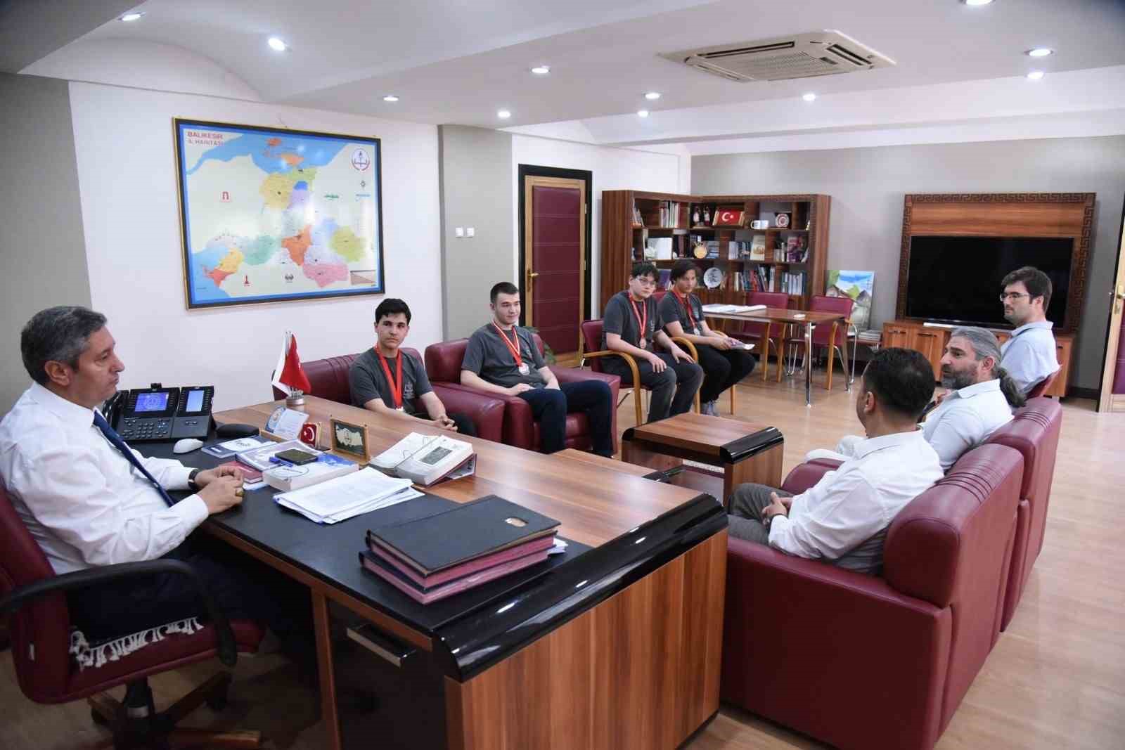 Bilim Olimpiyatları&rsquo;nda Balıkesirli &ouml;ğrencilerden b&uuml;y&uuml;k başarı
