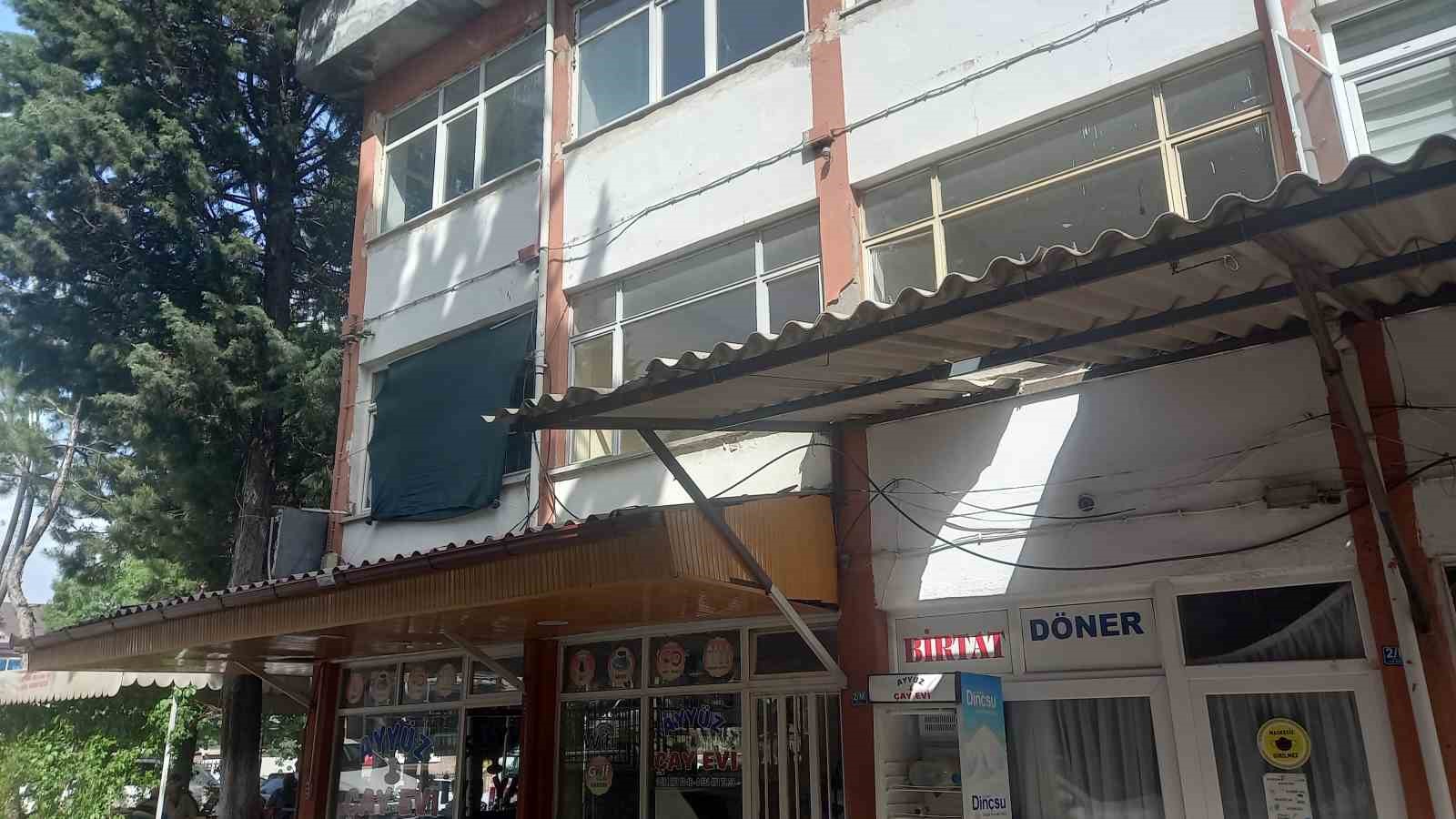 Gediz Kızılay İşhanı sakinleri &rsquo;anlayış&rsquo; bekliyor
