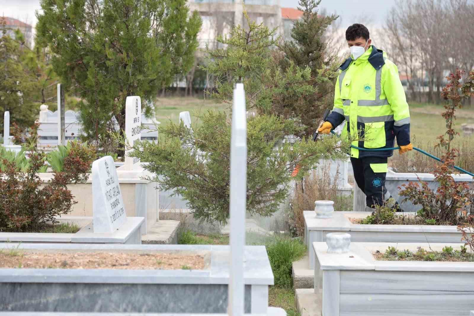 Aksaray Belediyesi mezarlıklarda bayram hazırlığı başlattı İhlas Haber Ajansı