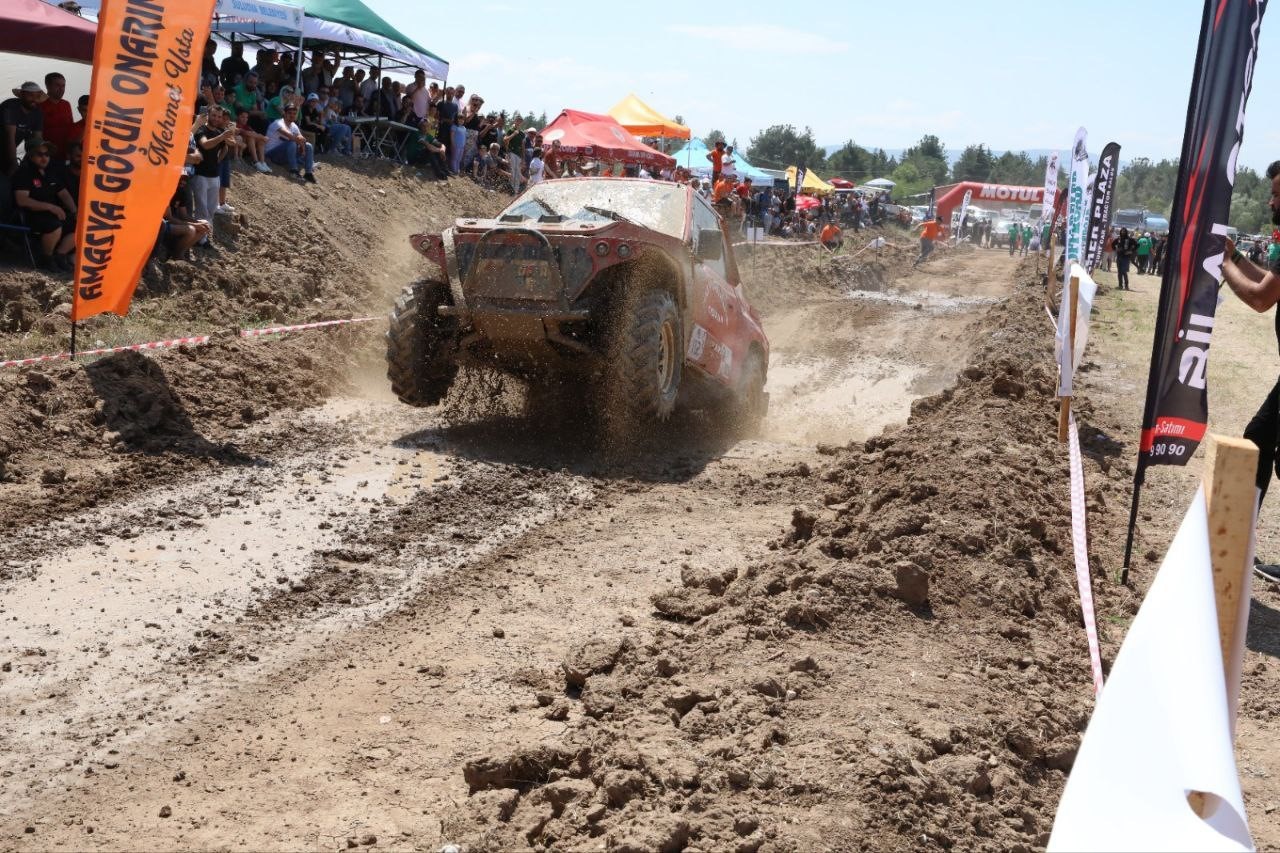 Amasya’da off-road yarışları nefes kesti 