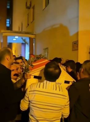 Ayşe &ouml;ğretmen g&ouml;zyaşları arasında memleketine uğurlandı
