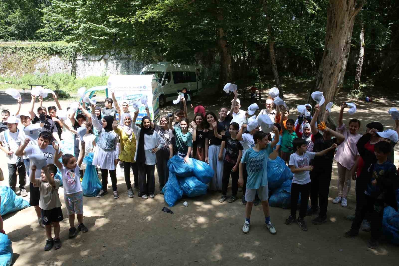 Ey&uuml;psultan&rsquo;da &ccedil;&ouml;p toplama etkinliği d&uuml;zenledi
