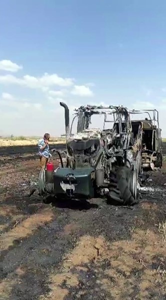 Saman pres makinesi ile trakt&ouml;r alev alev yandı
