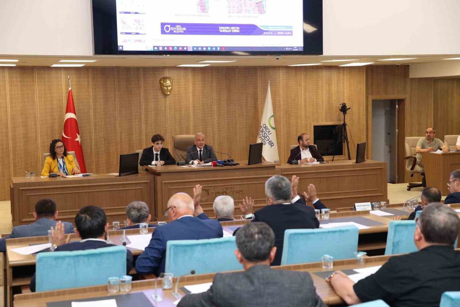 Başkan G&uuml;ler: &ldquo;Ordu&rsquo;nun 19 il&ccedil;esinde yoğun &ccedil;alışma tempomuz devam ediyor&rdquo;
