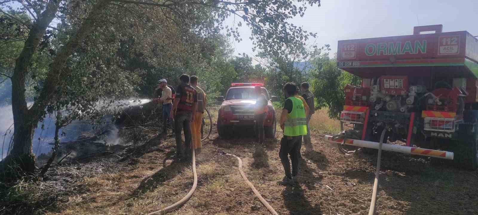 Göksu Nehri kenarında çıkan yangın kısa sürede söndürüldü