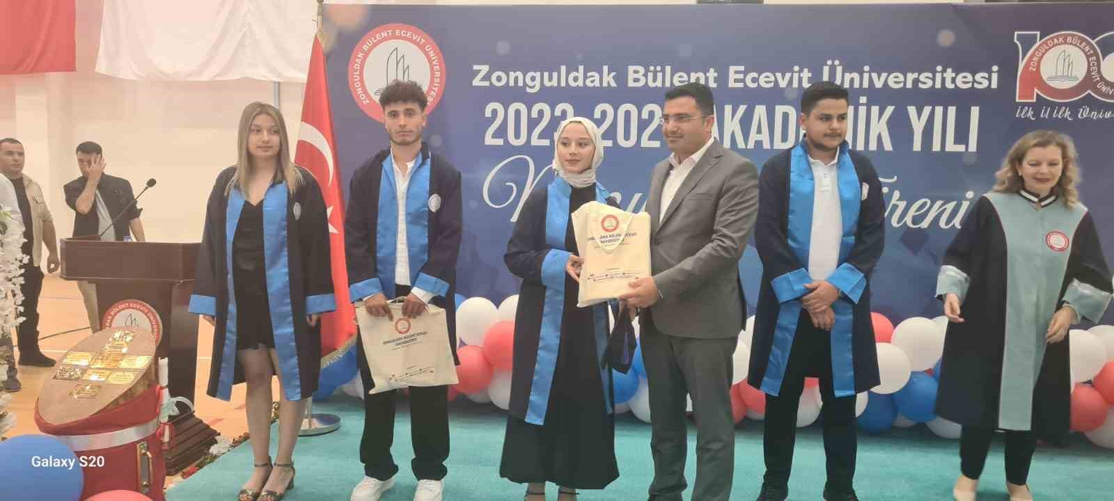 Alaplı Meslek Yüksek Okulu’nda mezuniyet sevinci