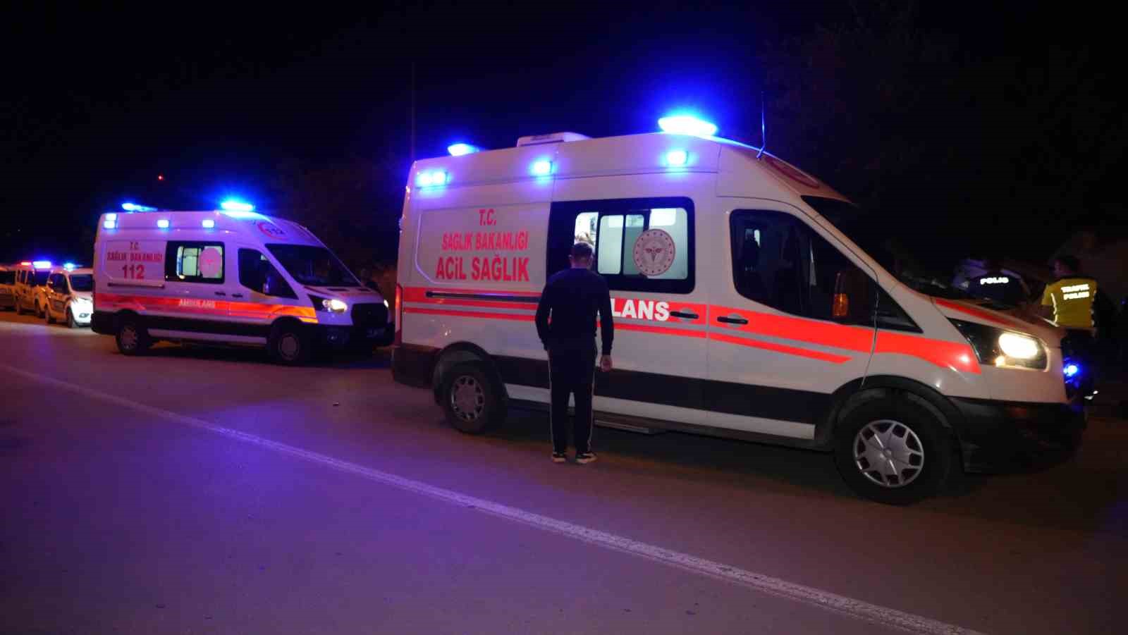 Takla atan otomobil hurdaya d&ouml;nd&uuml;: 2 yaralı
