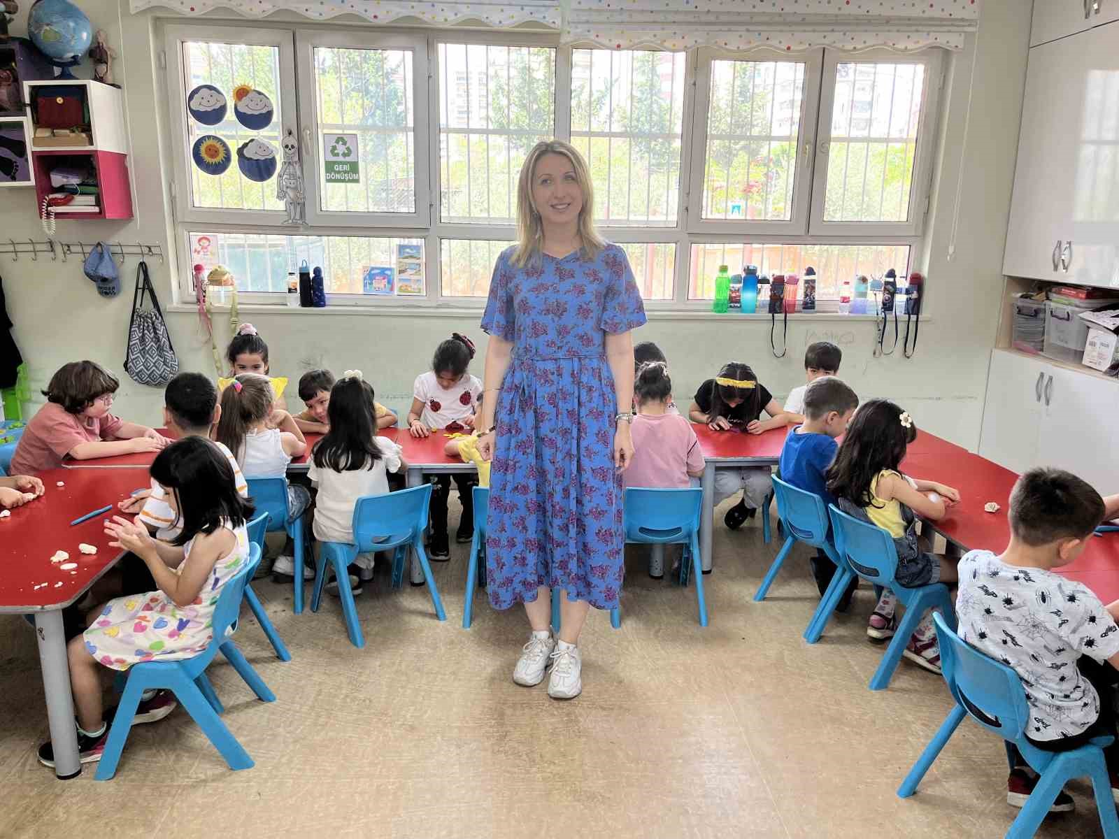 Miniklerin Huri &ouml;ğretmeni, engellerini &ouml;ğrencileriyle aşıyor
