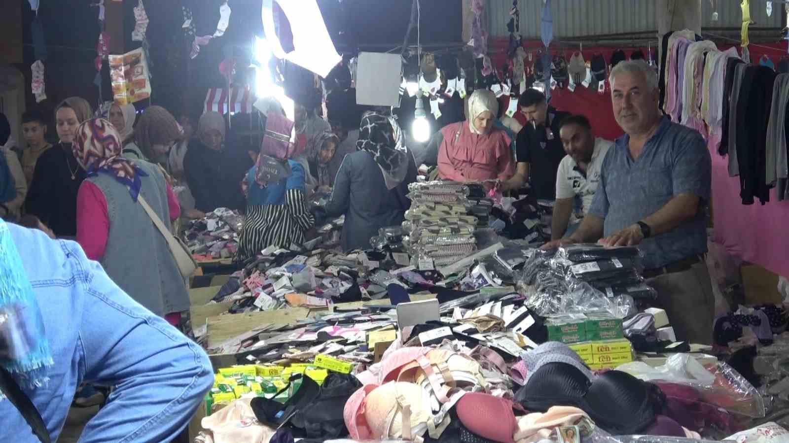 K&uuml;tahya&rsquo;da geleneksel bayram pazarı a&ccedil;ıldı
