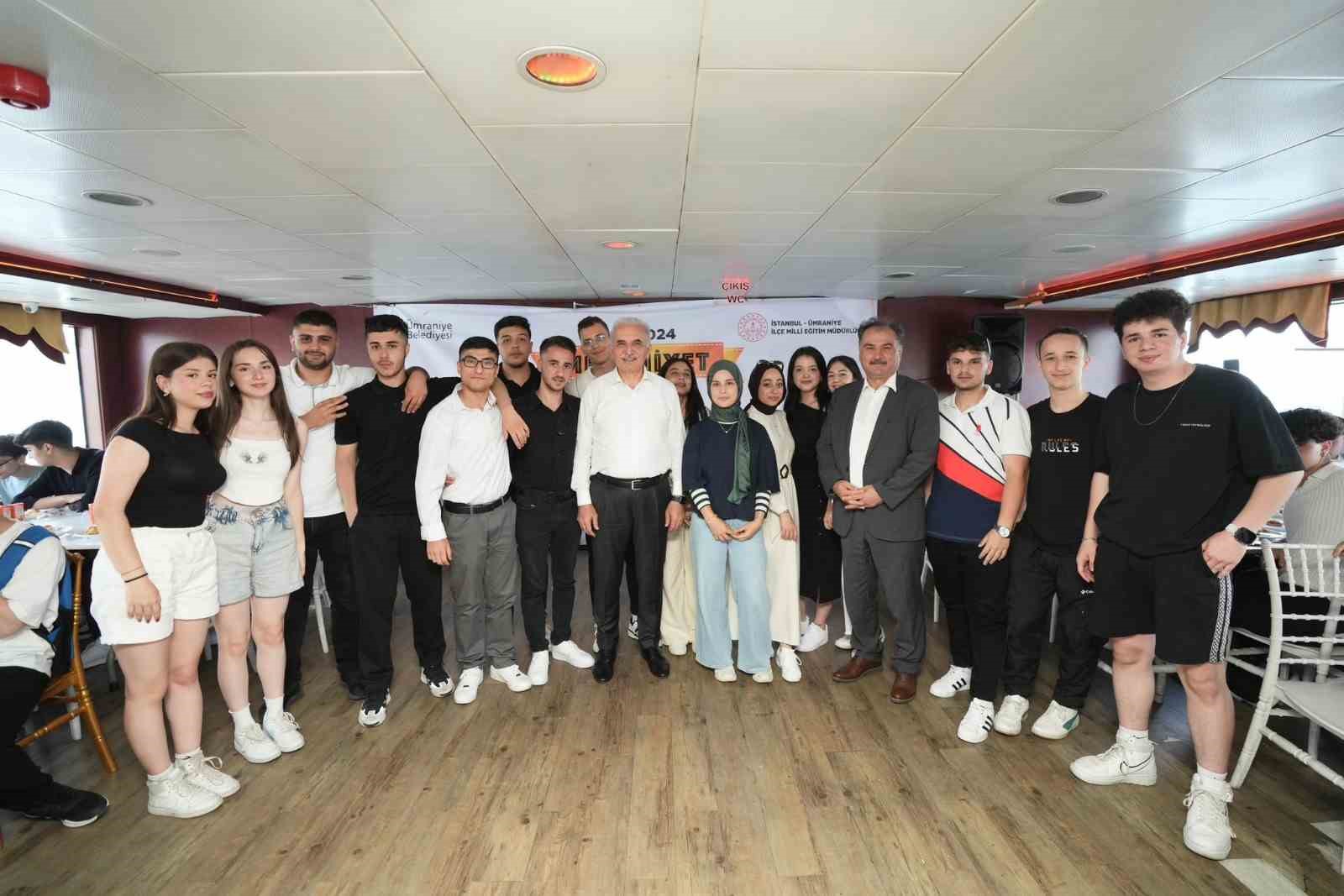 Başkan Yıldırım&rsquo;dan &ouml;ğrencilere mezuniyet hediyesi: İstanbul&rsquo;da boğaz turu
