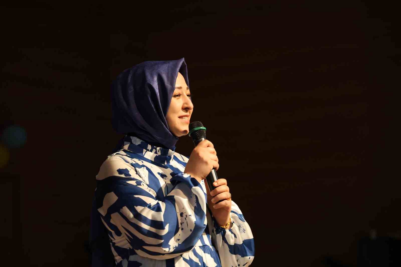 Emektar öğretmenlerin öğrencileriyle duygusal buluşması