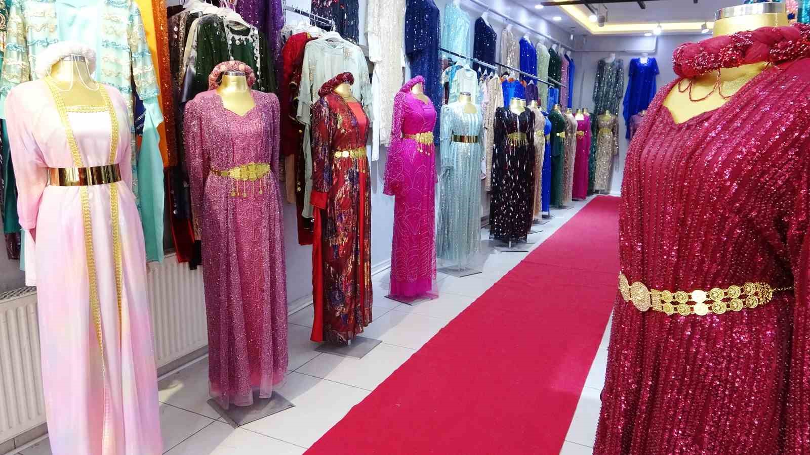 D&uuml;ğ&uuml;nler y&ouml;resel kıyafetlere ilgiyi arttırdı
