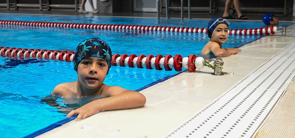 Minik Y&uuml;z&uuml;c&uuml;ler Gaziosmanpaşa Y&uuml;zme Şenliği&rsquo;nde buluştu
